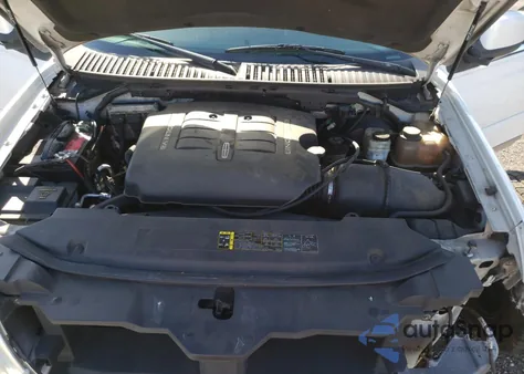 2004 Lincoln Navigator z USA, uszkodzony, nr VIN 5LMFU27R94LJ23856